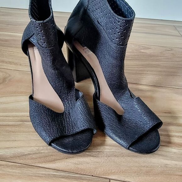 Emanuele Castro Italy Leather Caged T-Strap Bootie Block Heel Sandal in Black 38 - Picture 16 of 16